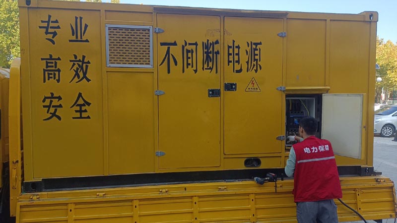 黔西柴油发电机组和UPS电源配合使用时，如何避免切换过程中的电力中断？